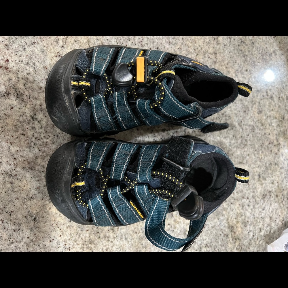 Keen size 8